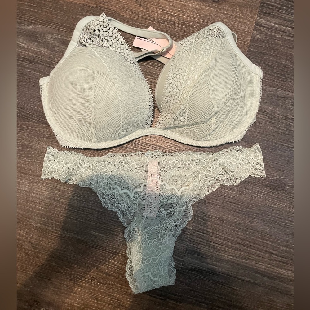 Victoria’s Secret Sage Plunge Bra & Thong Set 34D & Small